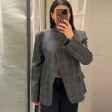 Spring And Summer New Women's Shawl Short Hollow Knitted V-Necked Shirt Shorts